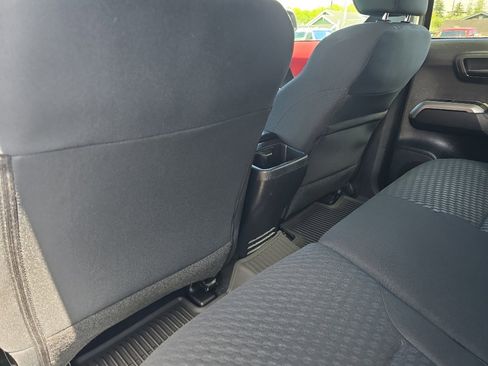 Certified 2022 Toyota Tacoma SR5 AWD/4WD image 17