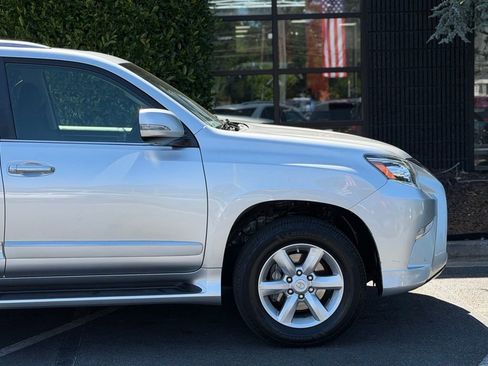 Used 2017 Lexus GX 460 w/ Navigation Package AWD/4WD image 20