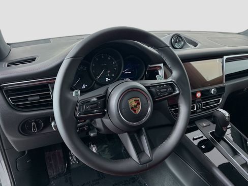 Certified 2026 Porsche Macan AWD/4WD image 12