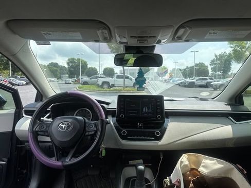 Used 2021 Toyota Corolla LE FWD image 14