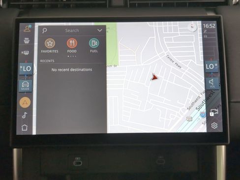 Used 2025 Land Rover Discovery Sport S image 25