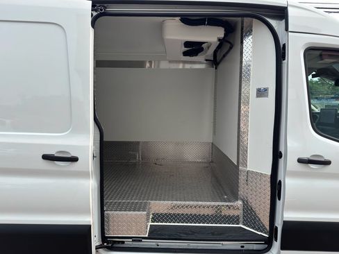 Used 2024 Ford Transit 250 148 Medium Roof w/ Upfitter Package RWD image 31