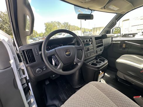 Used 2025 Chevrolet Express 2500 w/ Driver Convenience Package image 34