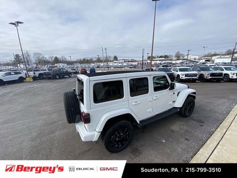 Used 2022 Jeep Wrangler Unlimited Sahara image 23