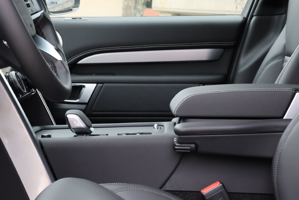 New 2026 Land Rover Discovery Dynamic SE AWD/4WD image 12