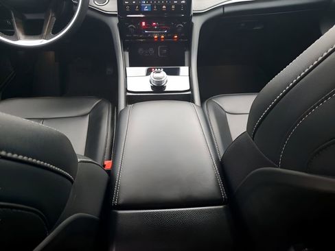 Used 2024 Jeep Grand Cherokee Limited w/ Black Appearance Package image 22