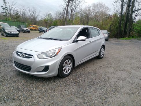 Used 2012 Hyundai Accent GS FWD image 9