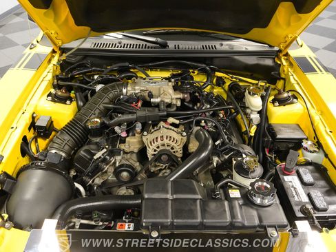 Used 2004 Ford Mustang GT RWD image 3