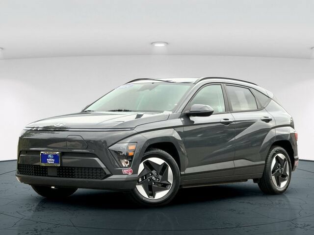 Used 2024 Hyundai Kona SEL FWD image 2
