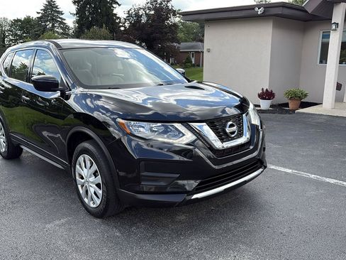 Used 2017 Nissan Rogue S AWD/4WD image 2