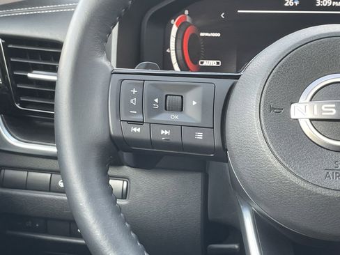 Used 2023 Nissan Rogue Platinum w/ Platinum Premium Package image 18