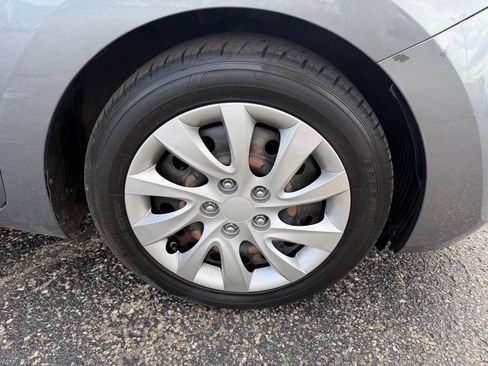 Used 2016 Hyundai Elantra GT FWD image 32