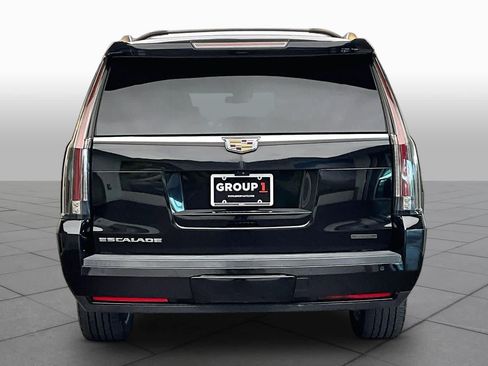 Used 2018 Cadillac Escalade ESV Platinum RWD image 5