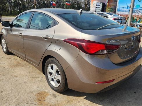 Used 2014 Hyundai Elantra SE image 3
