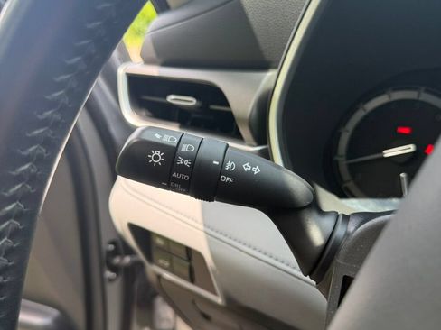 Used 2021 Toyota Highlander XLE AWD/4WD image 28