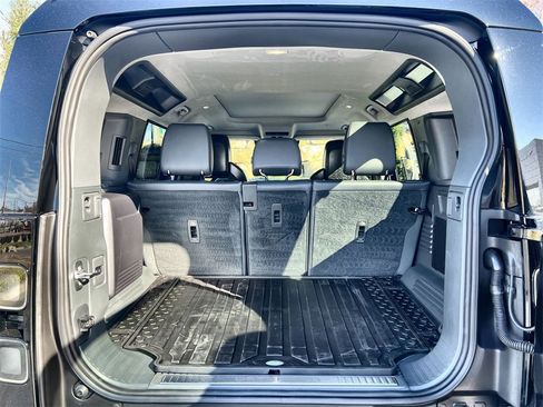 Used 2026 Land Rover Defender 110 image 18