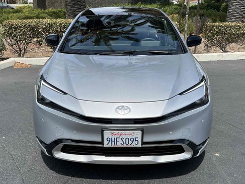 Used 2023 Toyota Prius Prime Premium FWD image 11