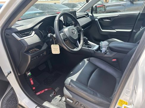 Used 2021 Toyota RAV4 XLE Premium AWD/4WD image 4