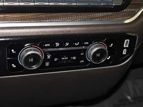 Used 2025 Chevrolet Silverado 1500 LT image 30