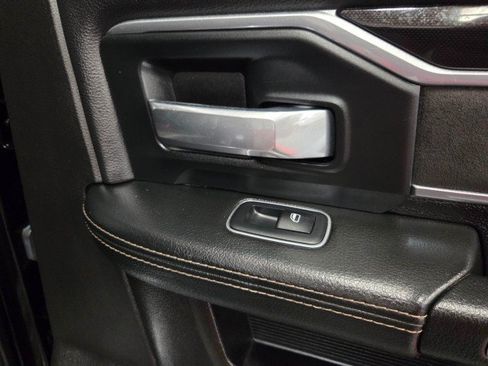 Used 2019 RAM 2500 Laramie w/ Black Appearance Package AWD/4WD image 36
