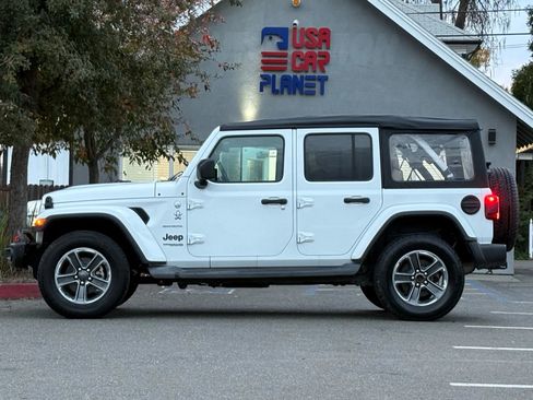 Used 2018 Jeep Wrangler Unlimited Sahara w/ Dual Top Group image 8