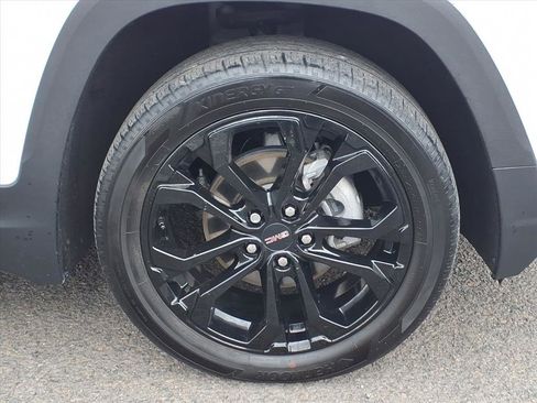 Used 2022 GMC Terrain SLE w/ Driver Convenience Package image 10