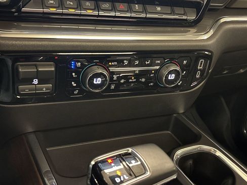 Used 2023 Chevrolet Silverado 1500 High Country image 17