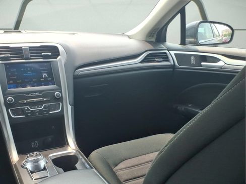 Used 2020 Ford Fusion SE AWD/4WD image 12