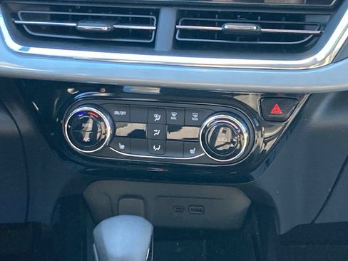 Used 2024 Chevrolet Trax LT w/ Driver Confidence Package FWD image 15