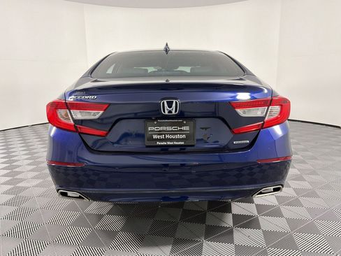 Used 2018 Honda Accord Touring image 8