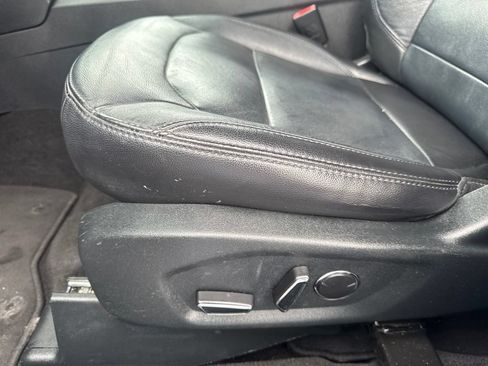 Used 2018 Ford Explorer XLT w/ Equipment Group 202A AWD/4WD image 13
