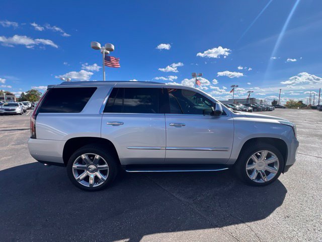 Used 2019 Cadillac Escalade Luxury AWD/4WD image 4