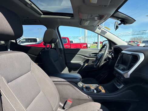 Used 2022 GMC Acadia SLE w/ Driver Convenience Package image 7