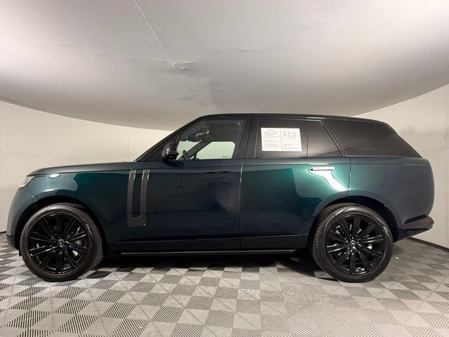 Used 2023 Land Rover Range Rover SE AWD/4WD image 3