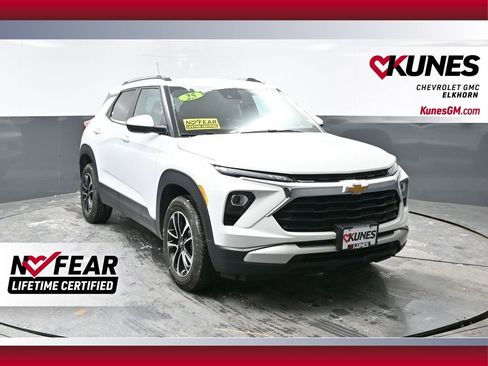 Used 2025 Chevrolet TrailBlazer LT w/ Driver Confidence Package image 1