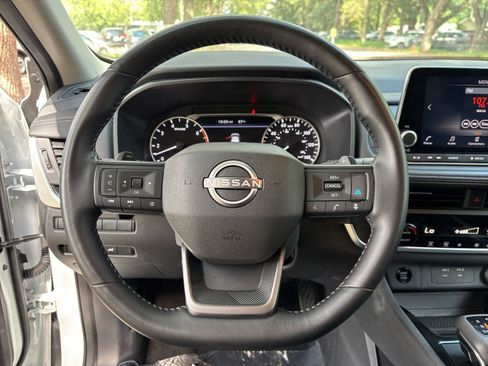 Used 2025 Nissan Rogue SV AWD/4WD image 29