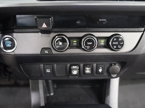 Used 2018 Toyota Tacoma TRD Sport image 20