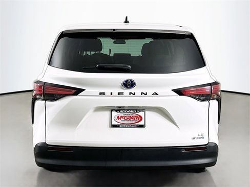 Used 2021 Toyota Sienna LE image 15