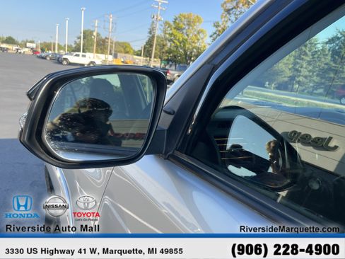 Used 2020 Toyota 4Runner Venture w/ Moonroof Package image 6