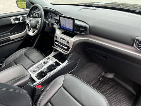 Used 2023 Ford Explorer XLT w/ Equipment Group 202A AWD/4WD image 38