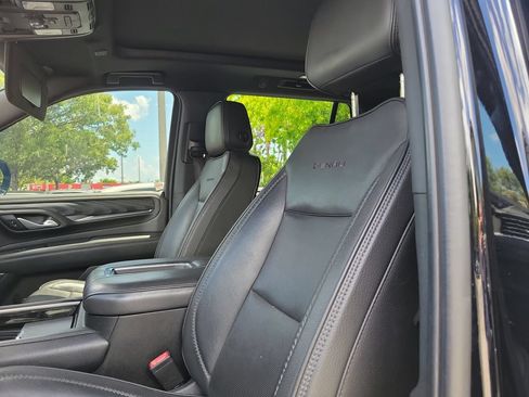 Used 2022 GMC Yukon Denali w/ Denali Premium Package AWD/4WD image 28