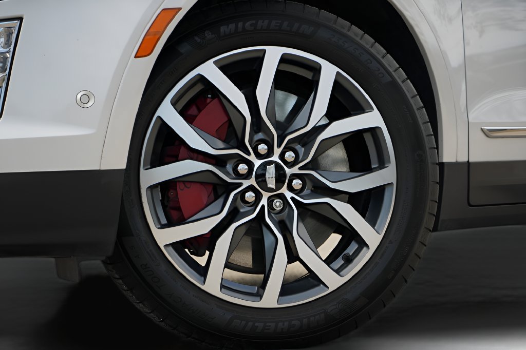 Used 2024 Cadillac XT5 Sportv w/ Technology Package AWD/4WD image 4