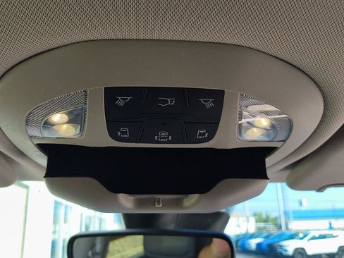 Used 2024 Chrysler Pacifica Touring-L FWD image 26