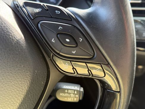 Used 2018 Toyota C-HR XLE image 21