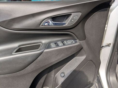 Used 2019 Chevrolet Equinox LT w/ Sun & Navigation Package image 7