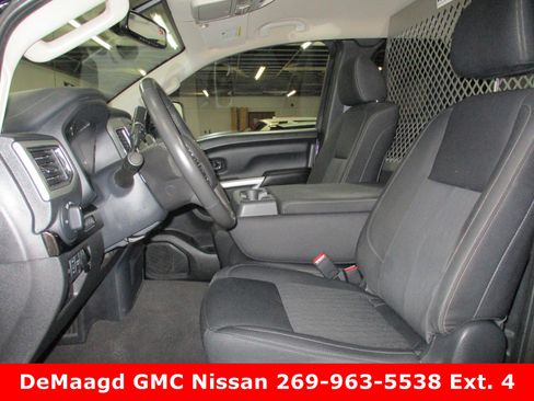 Used 2017 Nissan Titan SV image 15