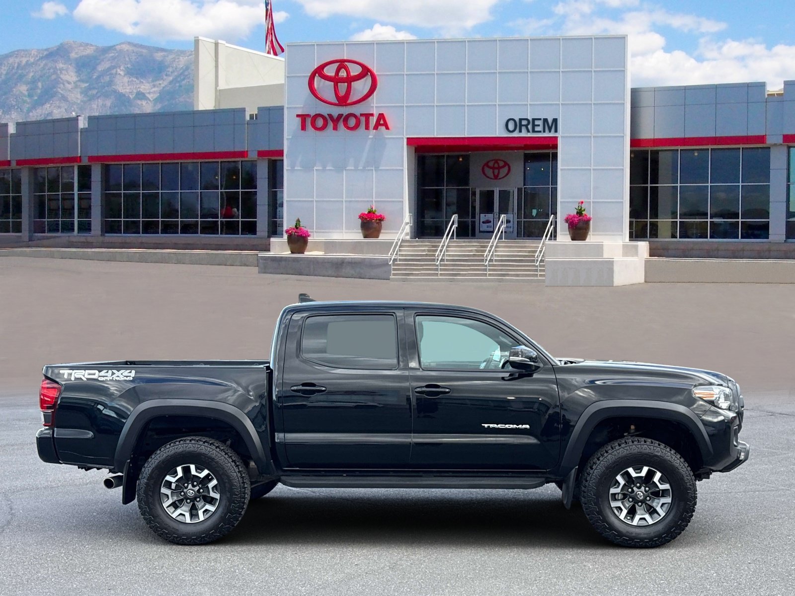 Used 2019 Toyota Tacoma TRD Off-Road w/ Technology Package AWD/4WD image 3