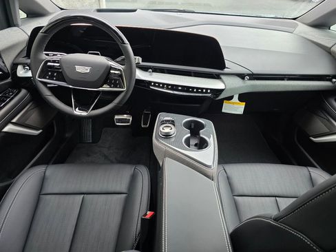 New 2026 Cadillac Optiq Luxury 2 image 17