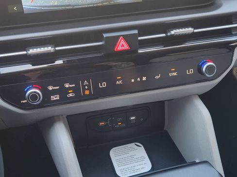 New 2026 Kia Sportage EX FWD image 17
