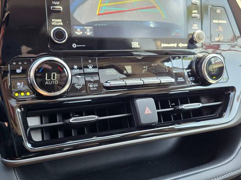 Used 2022 Toyota Highlander Limited image 41